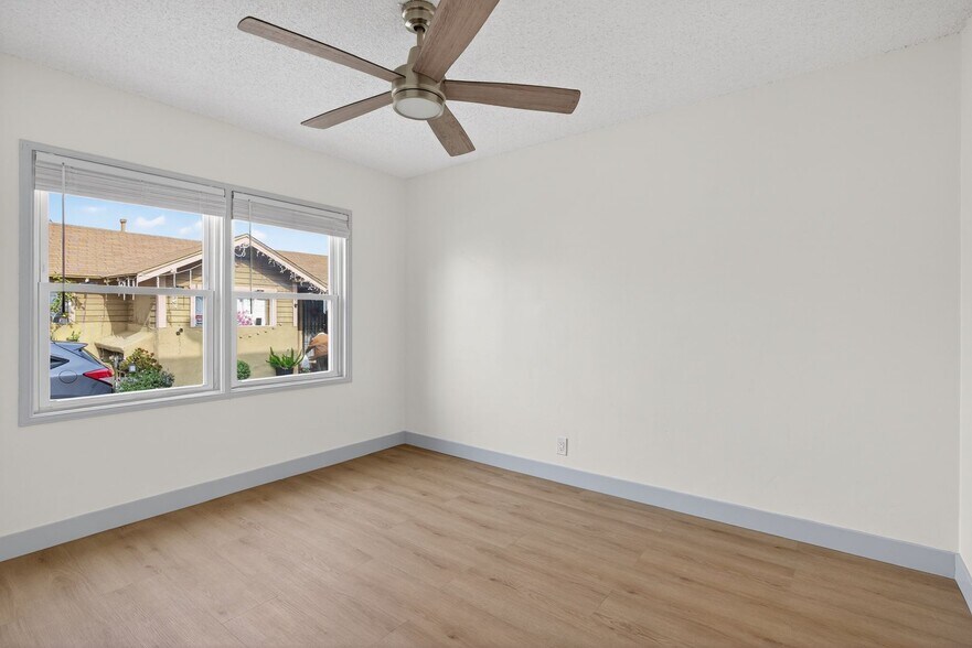 Building Photo - 933 Alamitos Ave