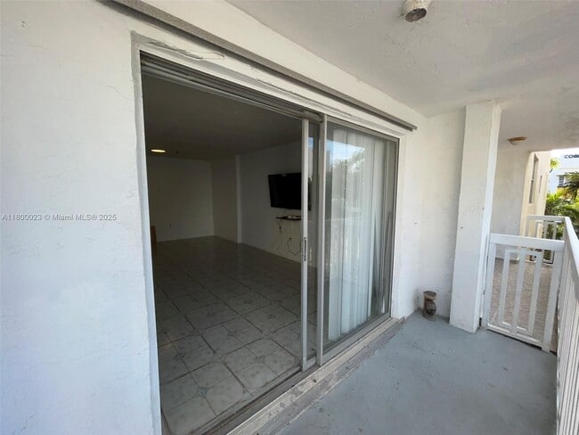 Building Photo - 1357 Collins Ave