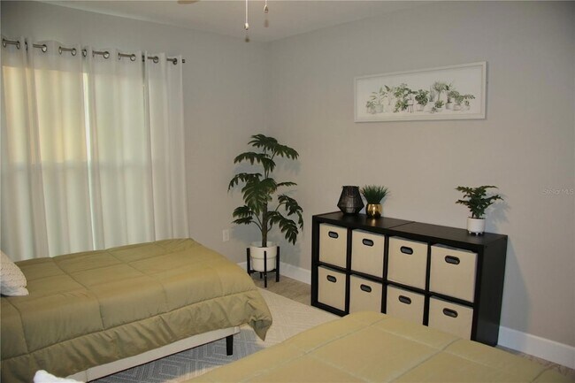 Building Photo - 1194 S Lassonde St