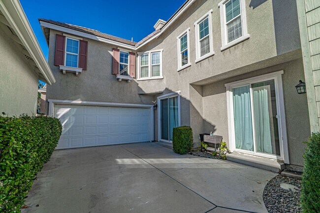Building Photo - COMING SOON! Bridgeport 4 Bedroom Home for Rent in Valencia!