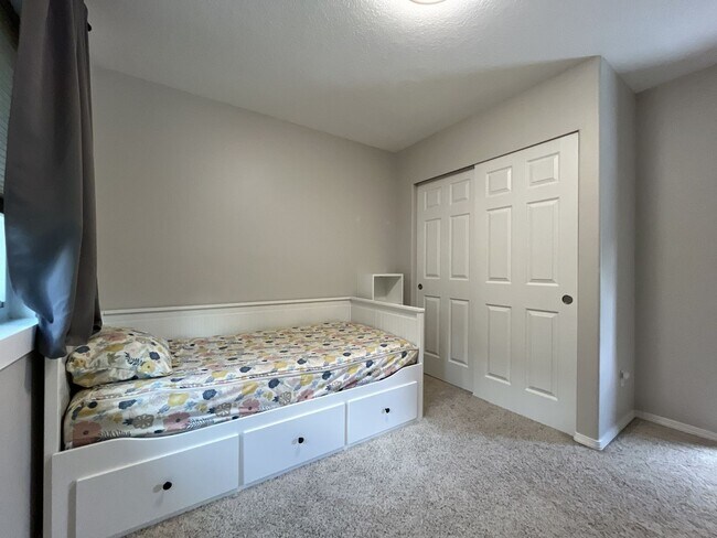 Building Photo - Spacious 3-Bedroom Home with Two Living Areas, Private Balcony, Fireplace & Attached 2-Car Garage