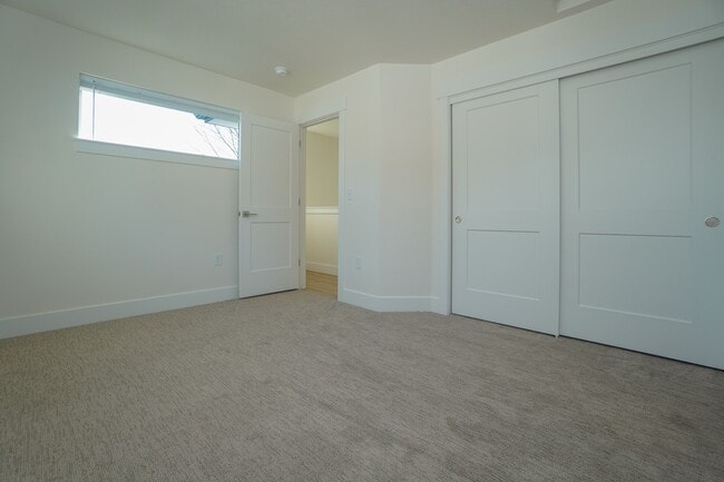 Building Photo - 4613 Iota St