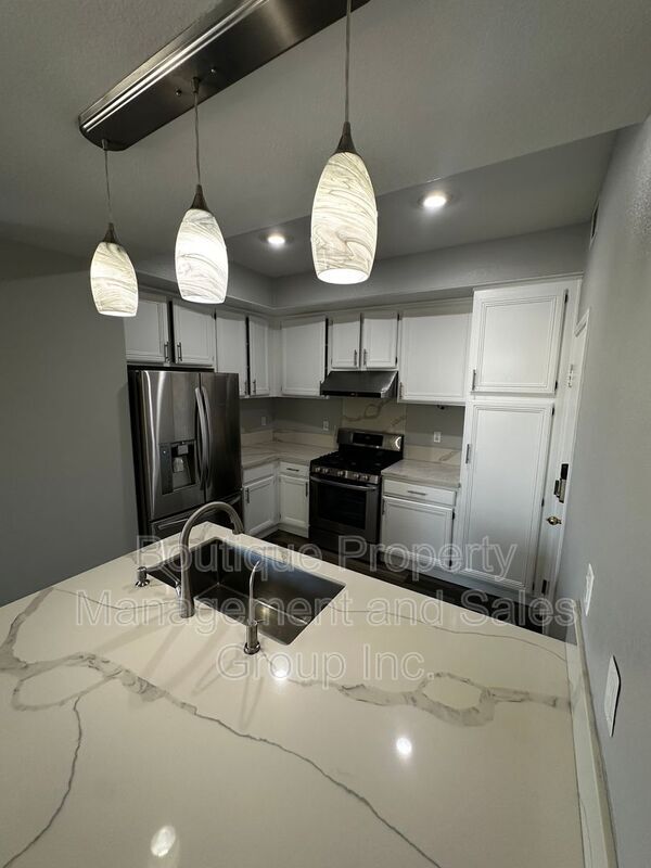Building Photo - 1455 E Holcomb Pl