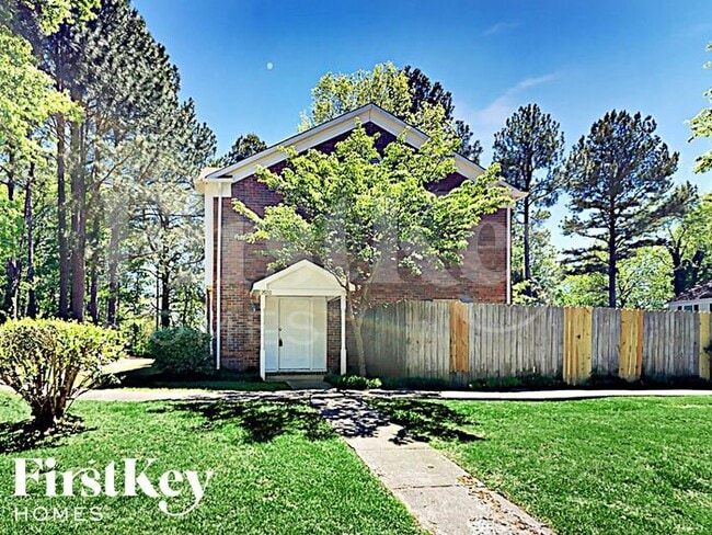 Building Photo - 2600 Stratford Ln