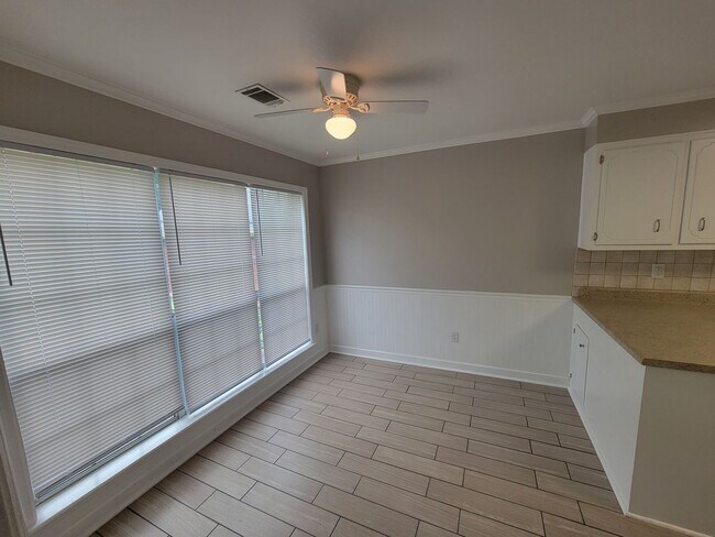 Building Photo - 2910 Pointewest Dr