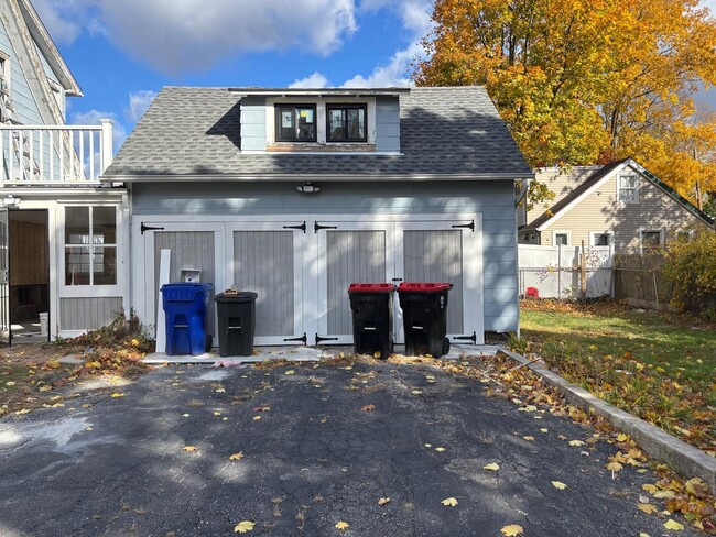 Building Photo - 2 Scofield Pl