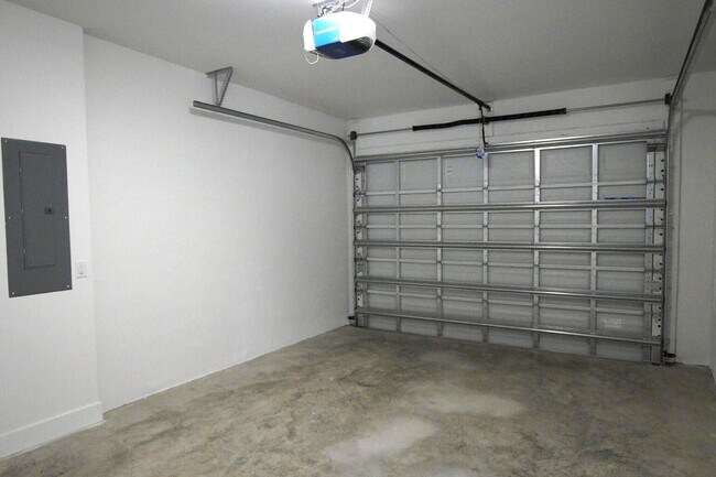 Building Photo - 1029 Mango Dr