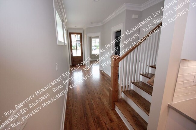 Building Photo - 6113B California Avenue-
