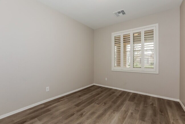 Building Photo - 18682 E Lark Dr