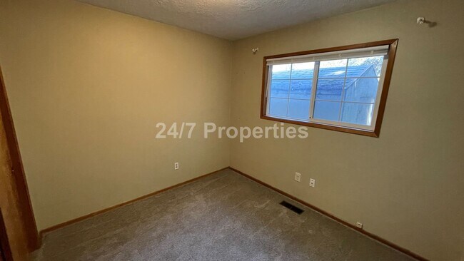 Building Photo - 2024-1130MF