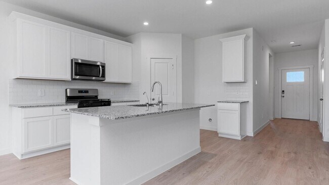 Building Photo - 5030 Balcolm Dr