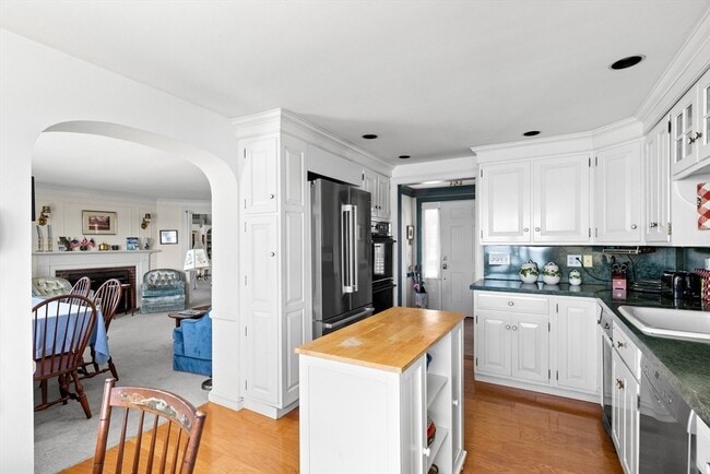 Building Photo - 37 Marmion Way