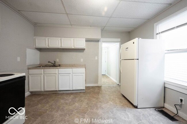 Building Photo - 240 N Beville Ave
