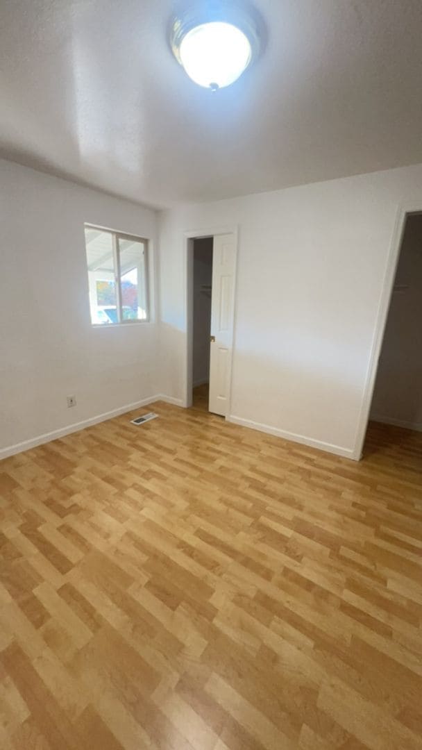 Building Photo - 4BED2BATH - GARAGE, HEAT PUMP AC, BACK YAR...