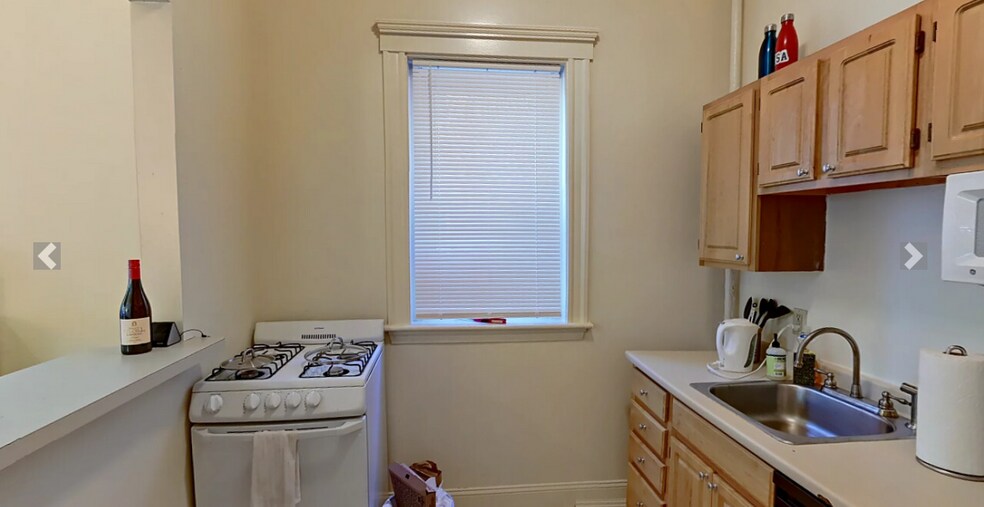 Building Photo - 98 Queensberry St