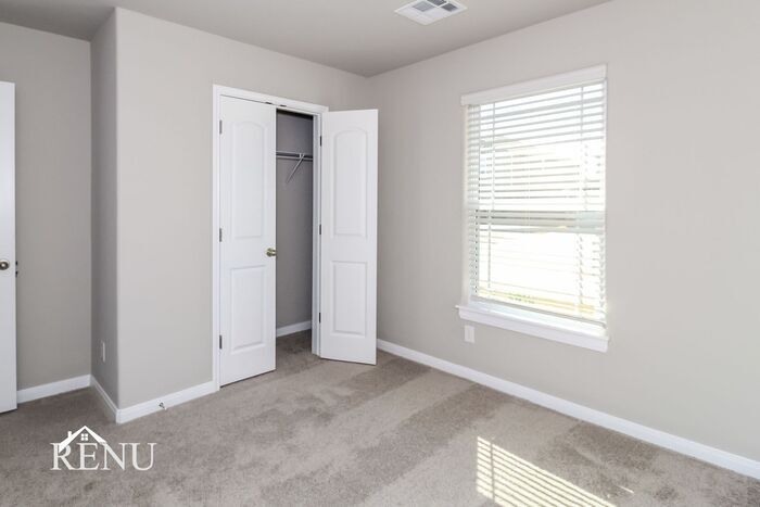 Building Photo - 1617 Maroon Dr