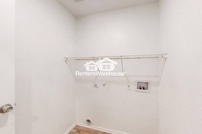 Building Photo - READY FOR MOVE-IN, 3-BEDROOM, 2-BATH HOME ...