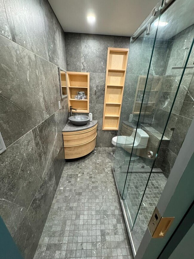 Building Photo - 1525 N Front St