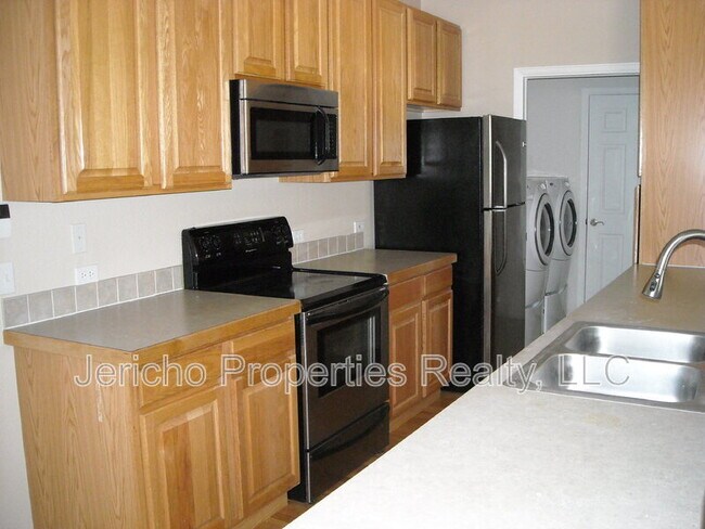 Building Photo - 5357 Balsam St