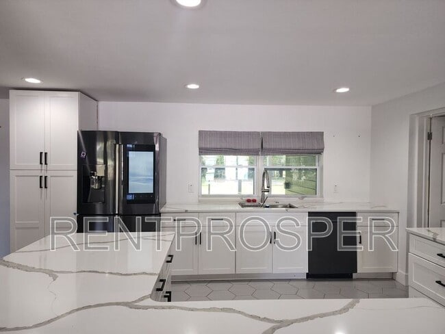 Building Photo - 1130 W Lake Brantley Rd