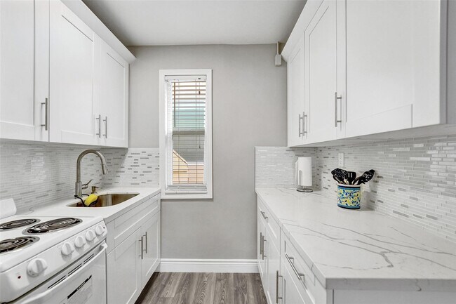 Building Photo - 329 Connecticut St