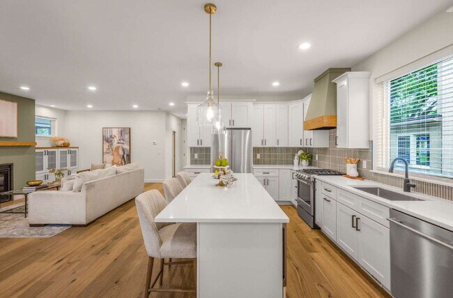 Building Photo - Stunning New Construction in the Heart of Uptown