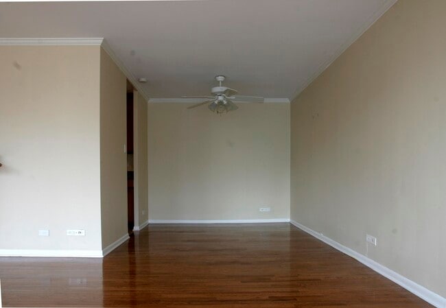 Building Photo - 111 E Chestnut St