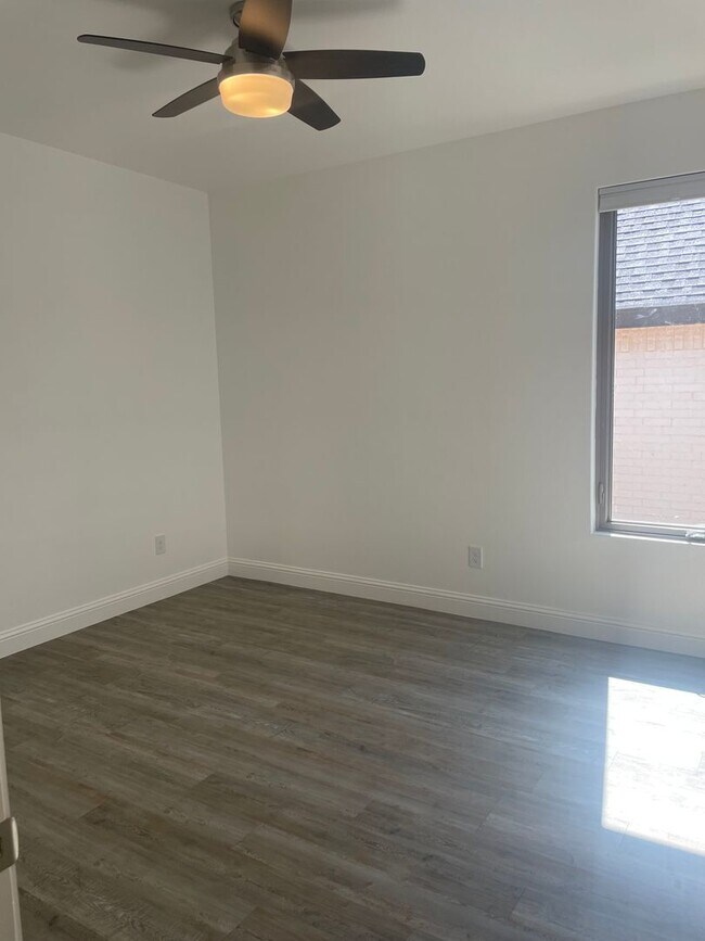 Building Photo - 3 Bedroom Rental Available July 9th in Fre...