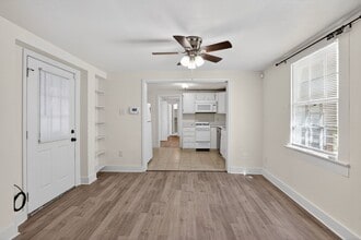 Building Photo - One Bedroom Unit in Heart of Uptown