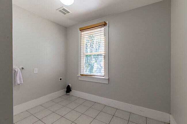 Building Photo - 229 Orange Ave