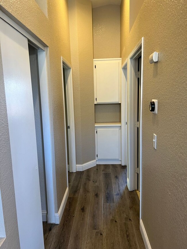 Building Photo - $2495.00 - GREAT NEIGHBORS - CENTRAL TO GR...