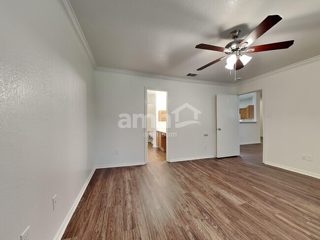 Building Photo - 3806 Evinrude Dr