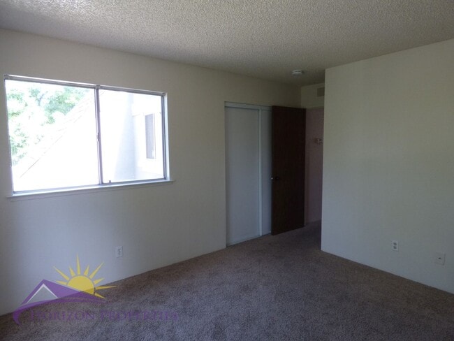 Building Photo - Condo in South Natomas, 2 Bed 2 Bath 840 sqft