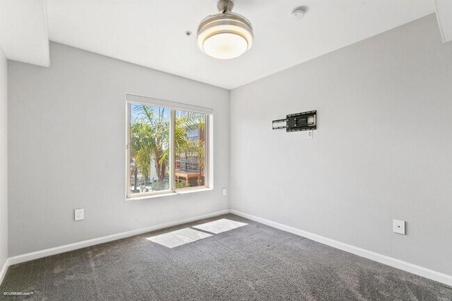 Building Photo - 2 Bed 2 Bath Little Italy Condo