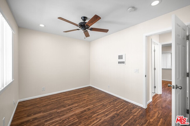 Building Photo - 432 N Harvard Blvd