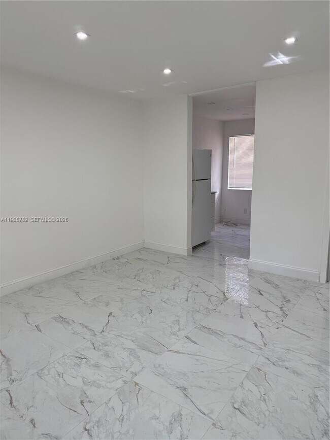 Building Photo - 505 N 24th Ave