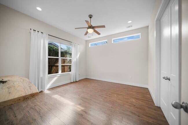 Building Photo - 5415 Margarita St