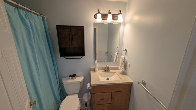 Building Photo - 20 Winterberry Way