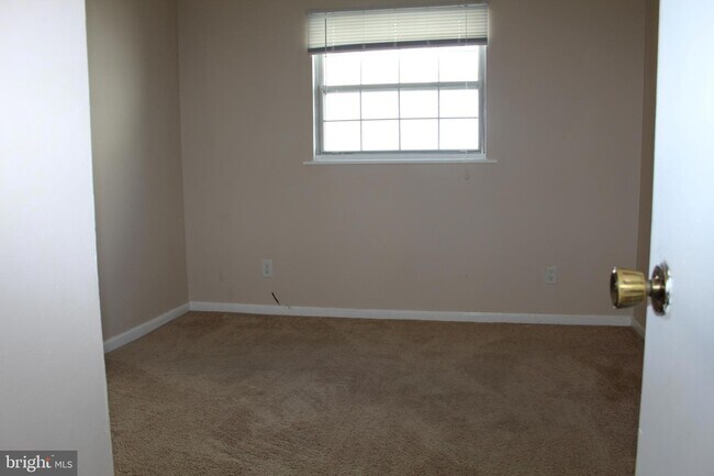 Building Photo - 426 Harmon Rd