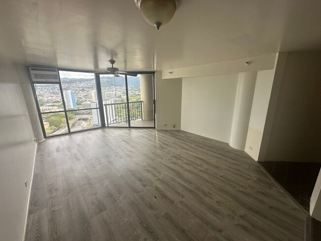 Building Photo - **PET FREINDLY** 2 BD / 1 BA Unit in Honolulu!