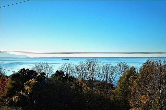 Building Photo - Bayview Condo with Updated Features  - Bou...
