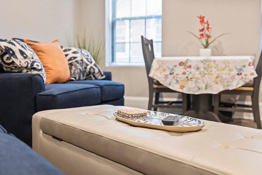 Building Photo - 472 Commercial St