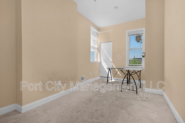 Building Photo - 2534 McCulloh St