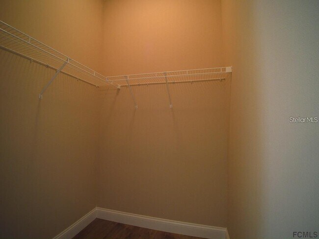 Building Photo - 13 Wood Amber Ln