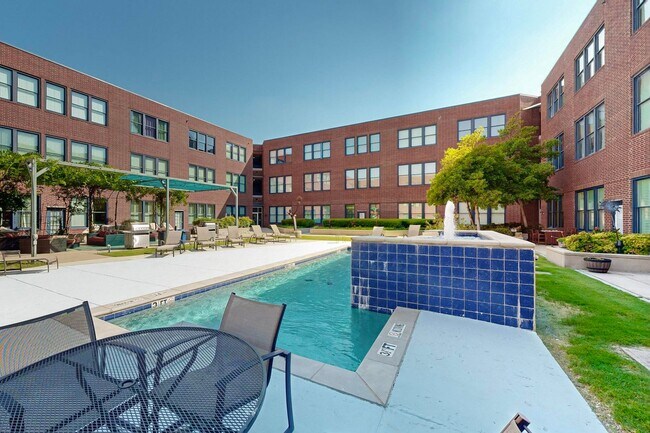 Building Photo - 2502 Live Oak St
