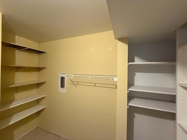 Building Photo - 7574 Allenwood Ct