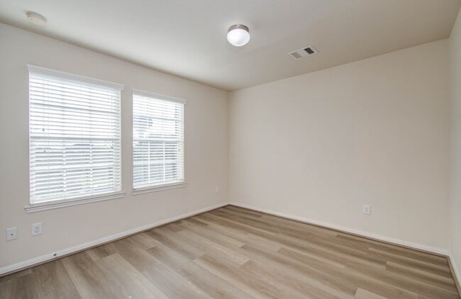 Building Photo - 7506 Pavilion Dr