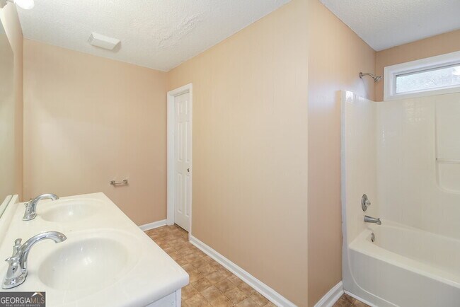 Building Photo - 4736 Bob White Run