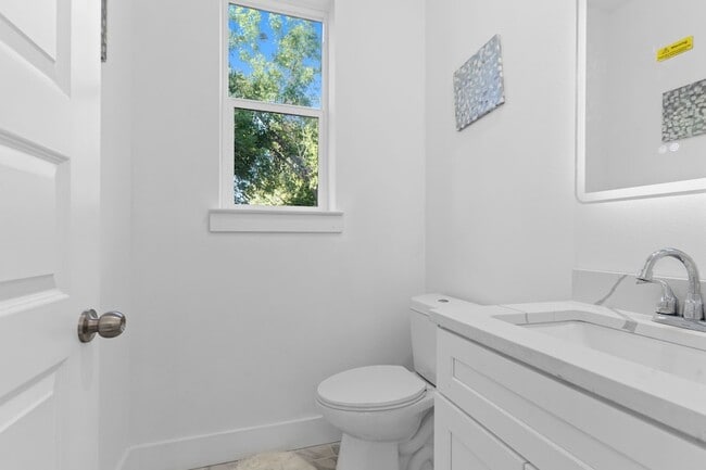 Building Photo - 4013 Ward St