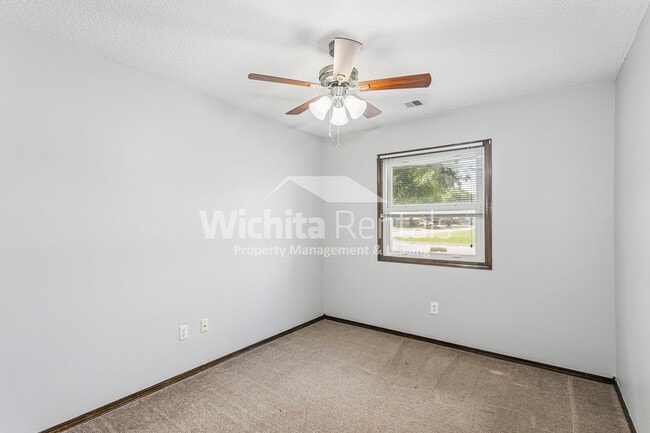 Building Photo - 3 bedroom 2 bathroom home